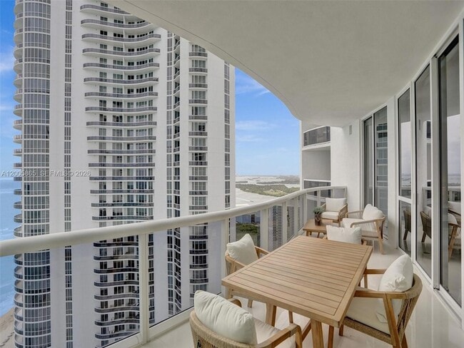 Building Photo - 15901 Collins Ave