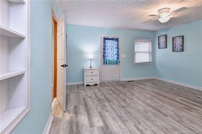 Building Photo - 5930 Farmers Dr