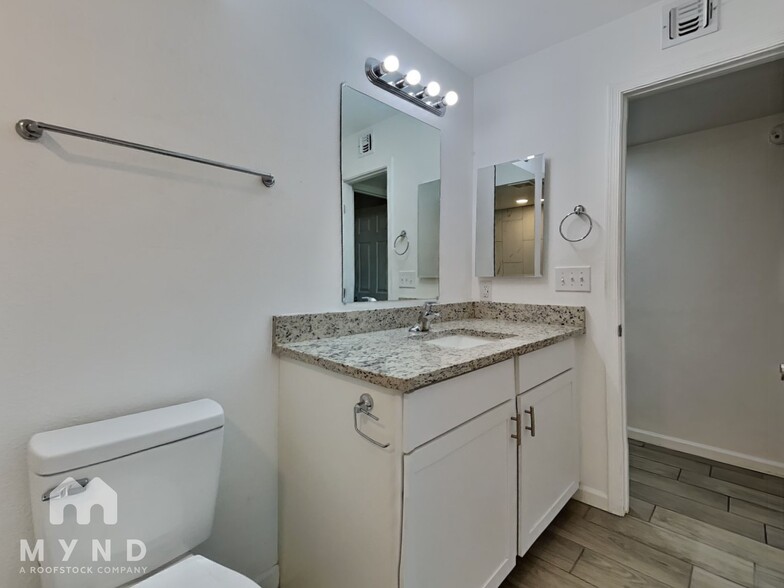 Building Photo - 6649 W Ocotillo Rd