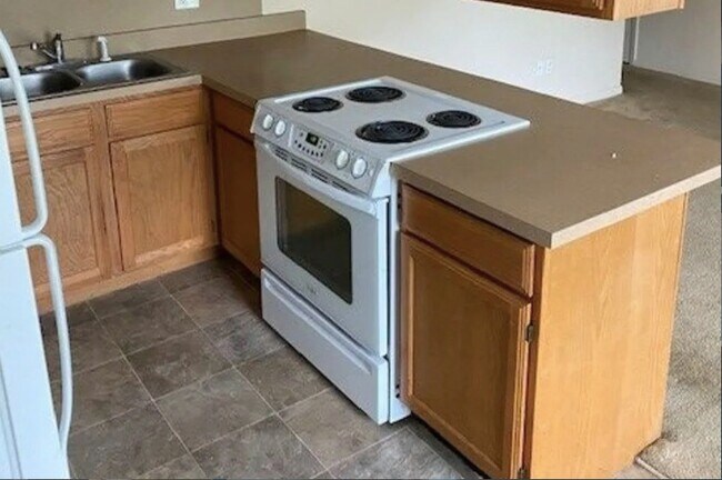 Building Photo - 231 Gene St