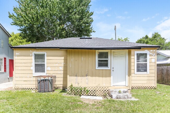 Building Photo - 5360 Colonial Ave