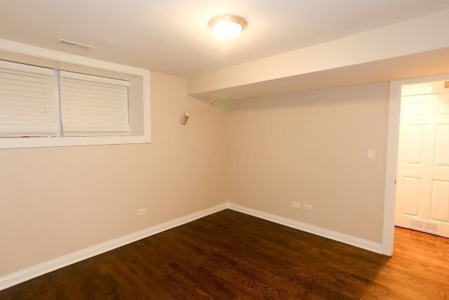 Building Photo - 1218 W Diversey Pkwy
