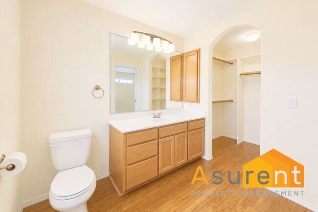 Building Photo - 500 Starflower Ln