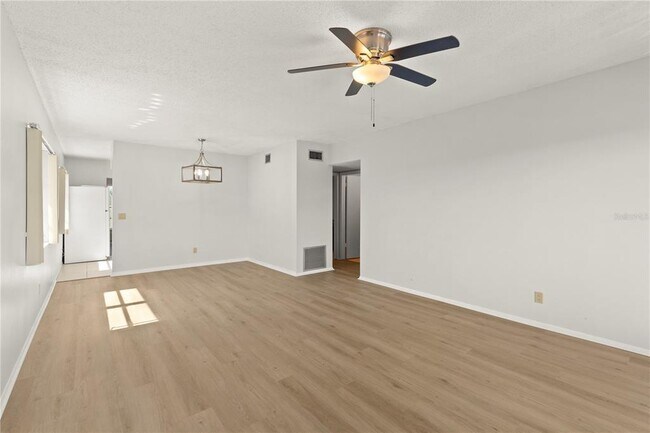 Building Photo - 2428 Columbia Dr