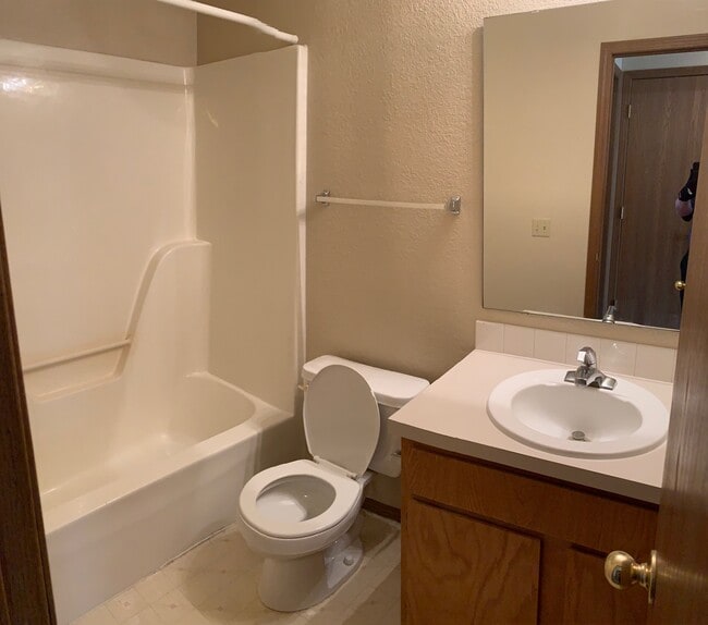 Building Photo - 950 Monterey Way