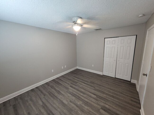 Building Photo - Housing Voucher Accepted -Upgraded 3 Bedroom 2 Bath - Minutes from Super Target and Publix