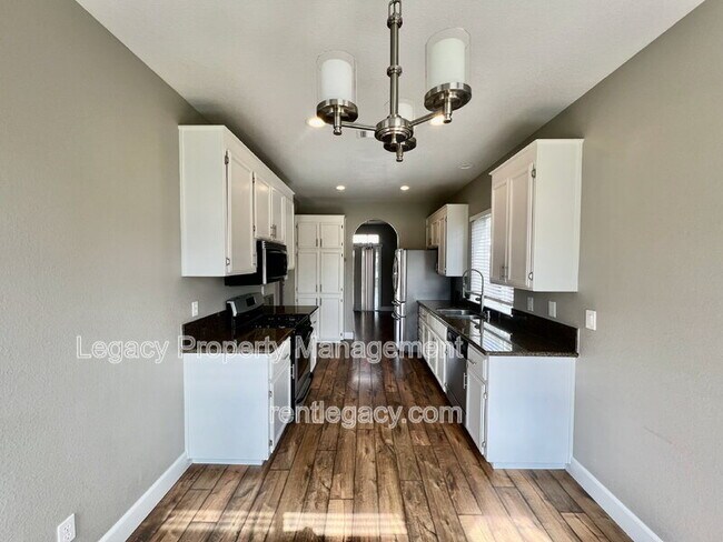 Building Photo - 1605 Paseo Flores Dr