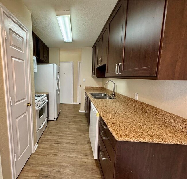 Building Photo - 2415 Wisteria Way