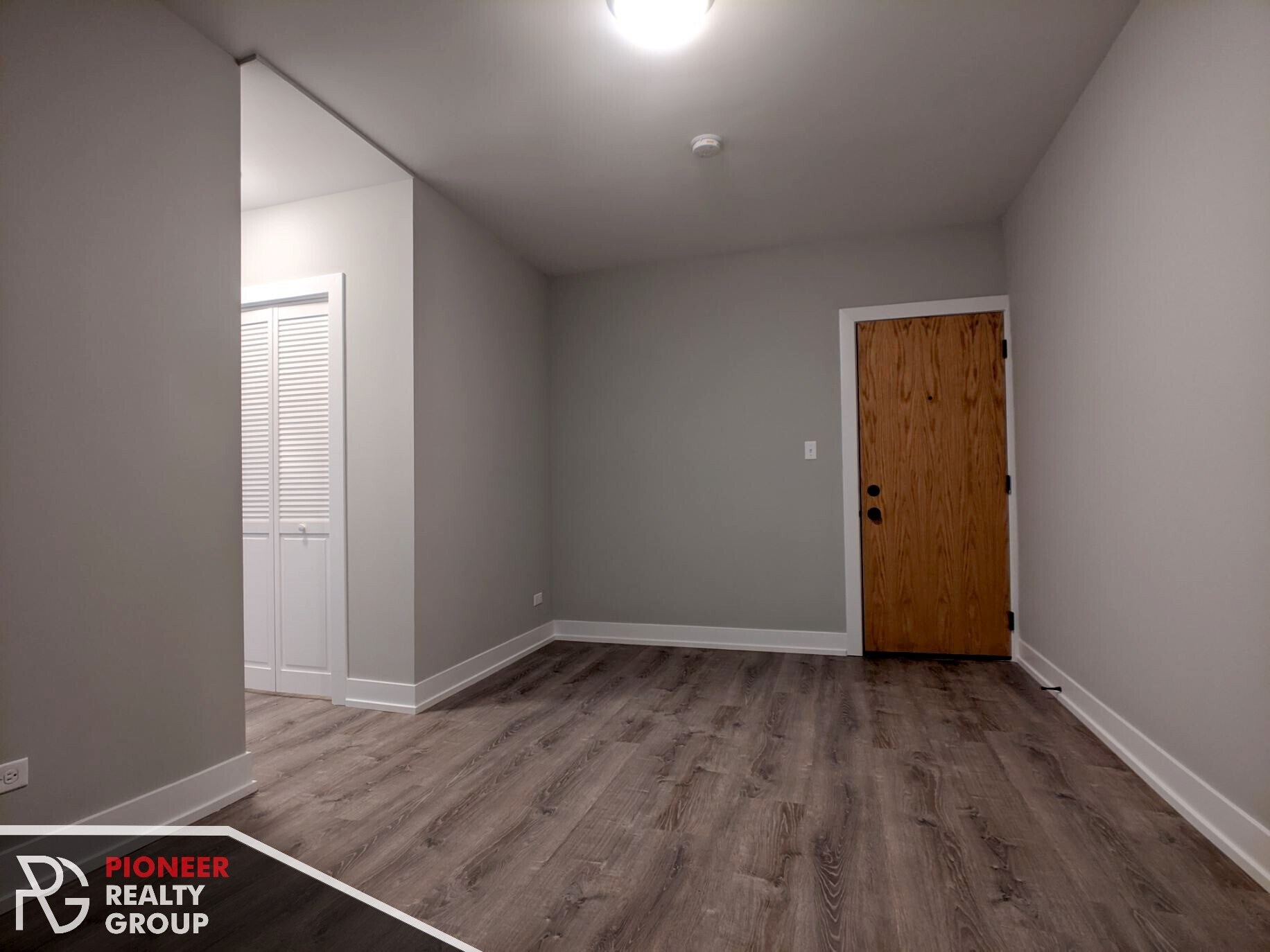 Building Photo - 437 W Belden Ave