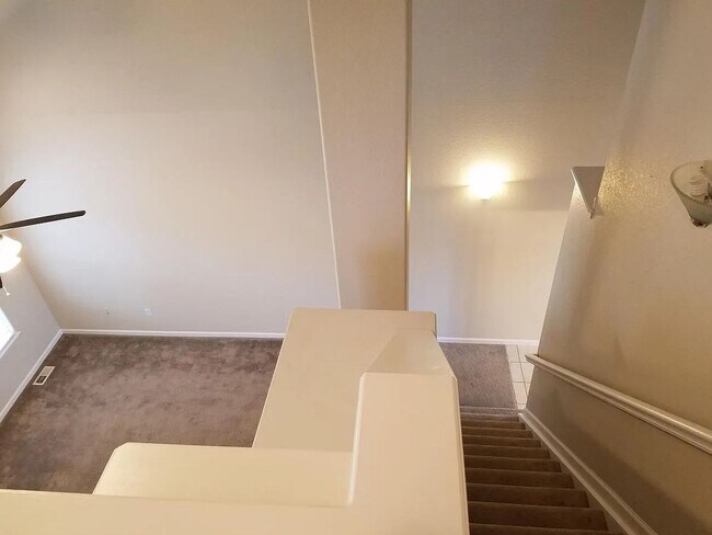 Building Photo - Lake Side Denver Townhome