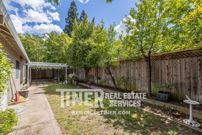 Building Photo - 2337 Fallwater Ln