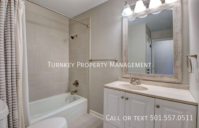 Building Photo - 2 Forest Maple Ct