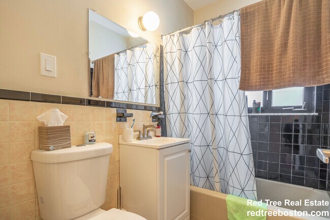 Building Photo - 69 Strathmore Rd