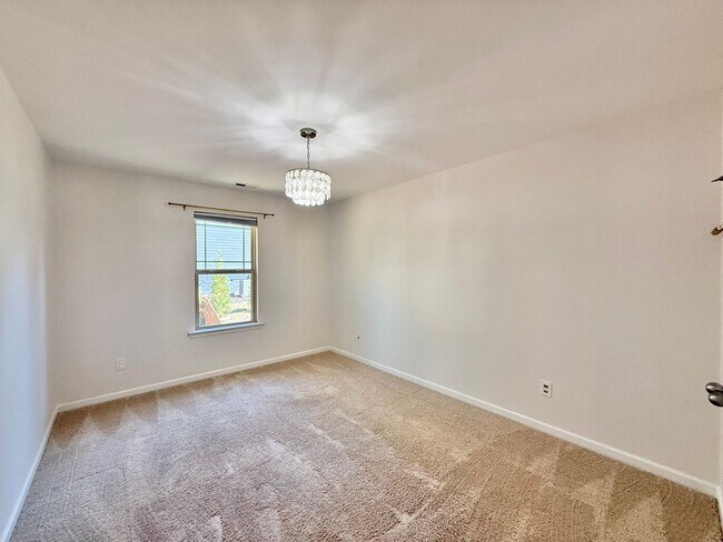 Building Photo - Newly Remodeled 4BD, 2.5BA Raleigh Corner-...