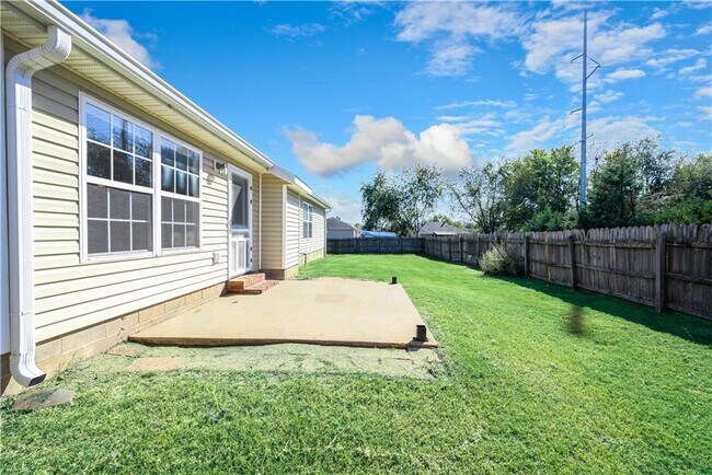 Building Photo - 1005 Zachary Dr