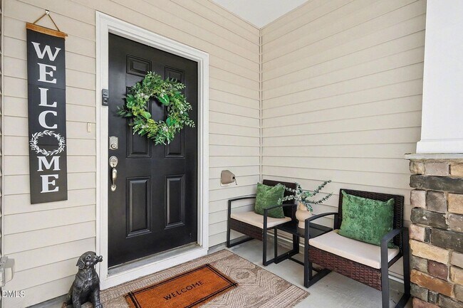 Building Photo - 3 Bedroom 2.5 Bathroom Townhome w/ 1 car garage in a prime location of Flowers Plantation