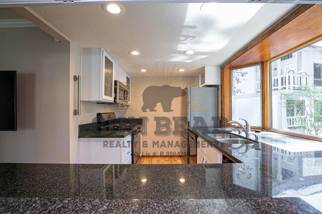 Building Photo - Gorgeous Condo in Central Incline - Dog fr...