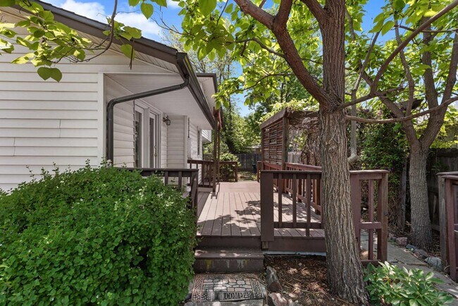 Building Photo - Available NOW! 3 Bedroom 1 Bath Beautiful Home in Arvada!