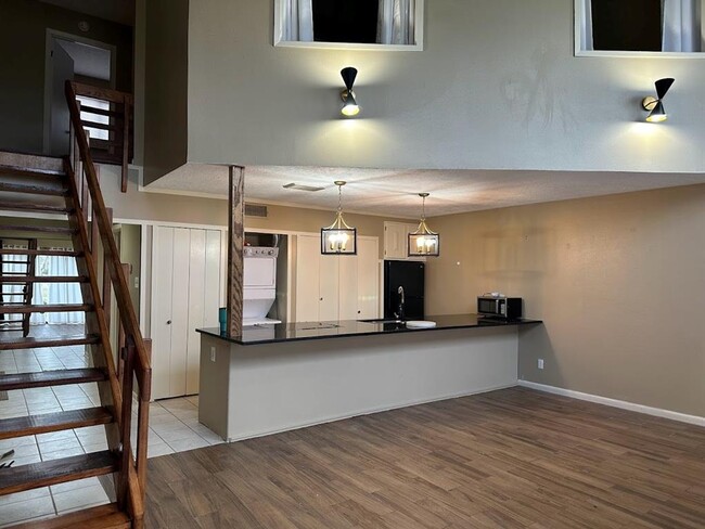 Building Photo - 24468 Country Clb Dr