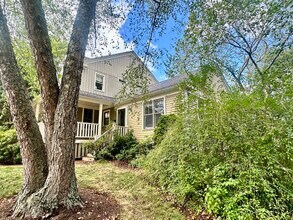 Building Photo - 19 Beech Glen St