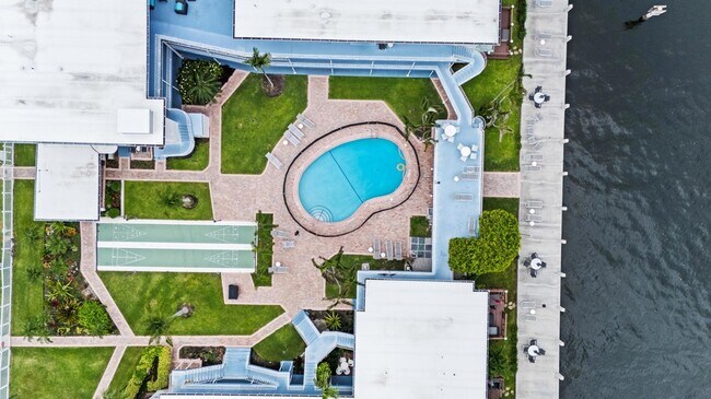Building Photo - 741 Bayshore Dr