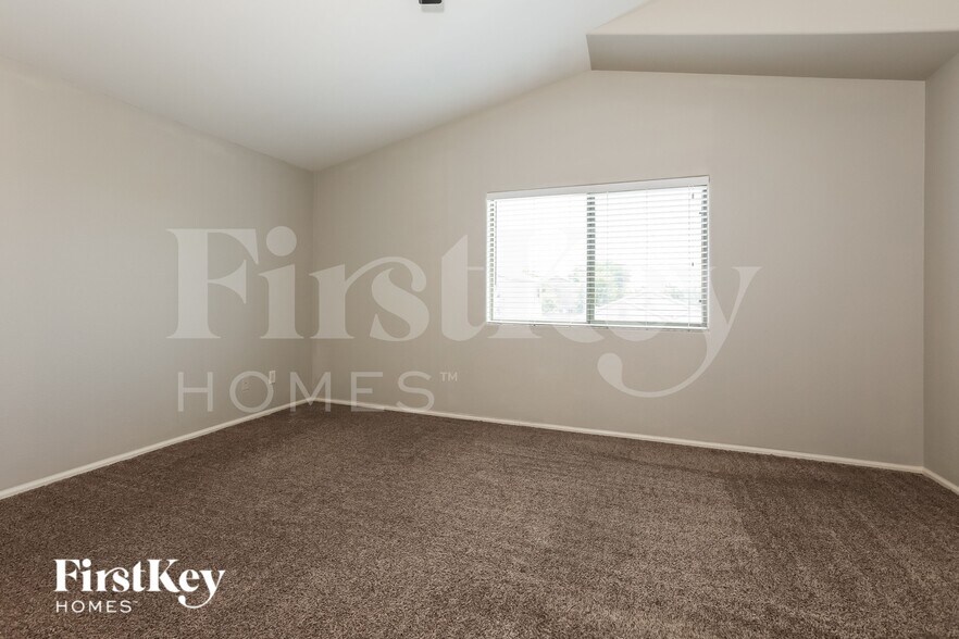 Building Photo - 284 W Jersey Way