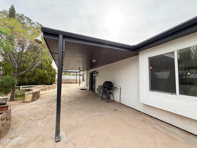 Building Photo - 11109 Pink Coral Dr