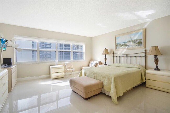 Building Photo - 3400 Galt Ocean Dr