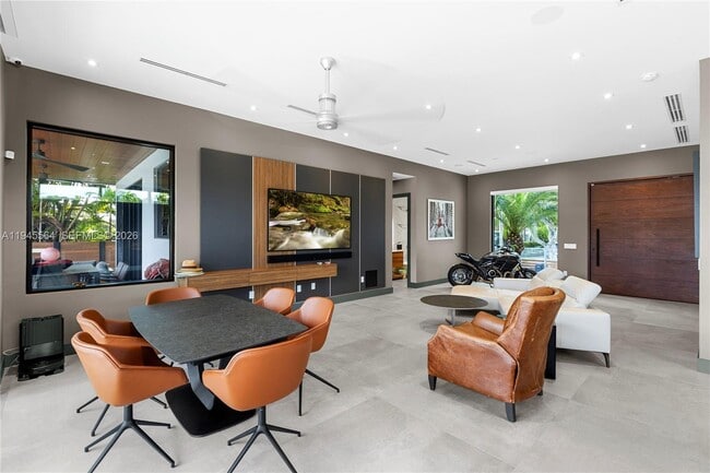 Building Photo - 12911 Oleander Rd