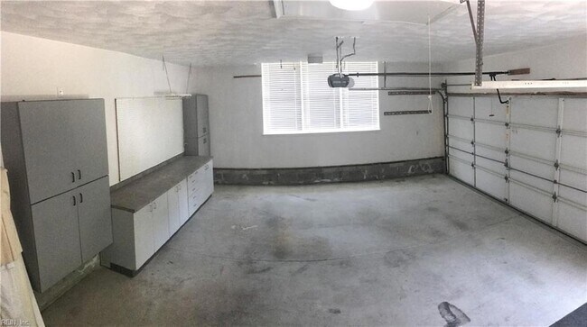Building Photo - 2337 Upper Greens Pl