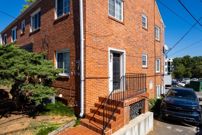 Building Photo - 16 Horne St