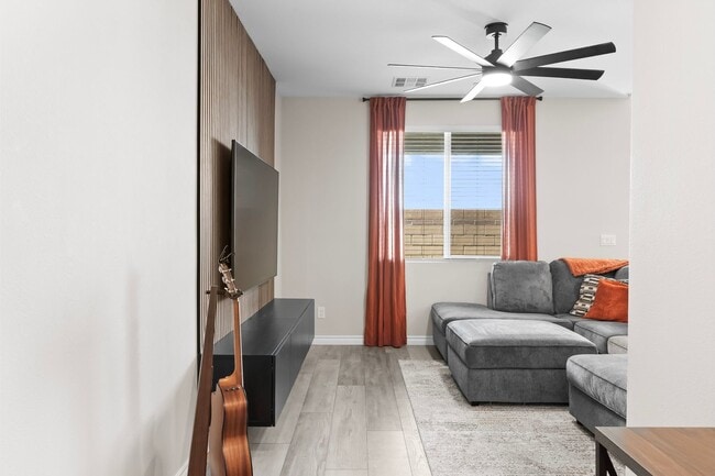 Building Photo - Beautiful 2 Story TownHome in Inspirada