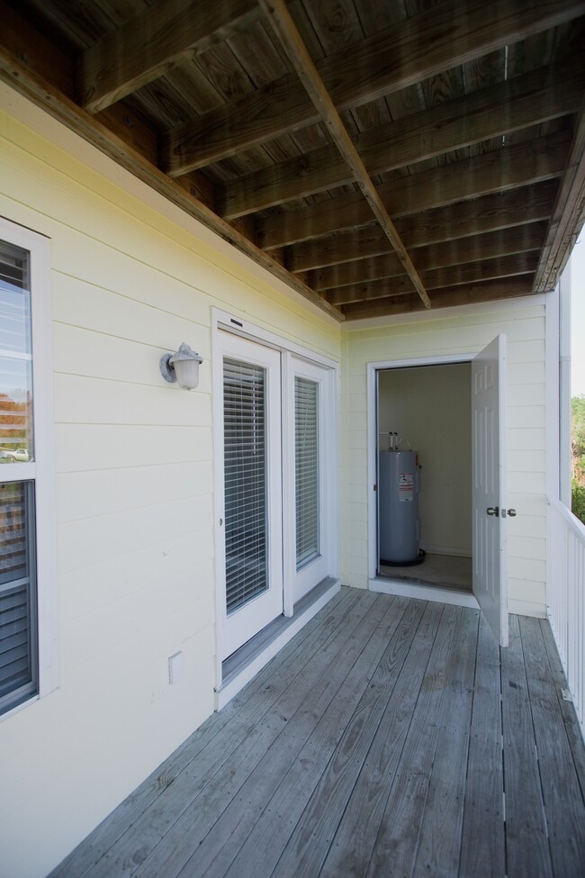 Private balcony and storage closet - 5005 Hunters Trl