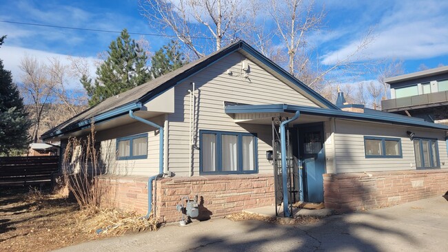 Building Photo - 1325 Balsam Ave