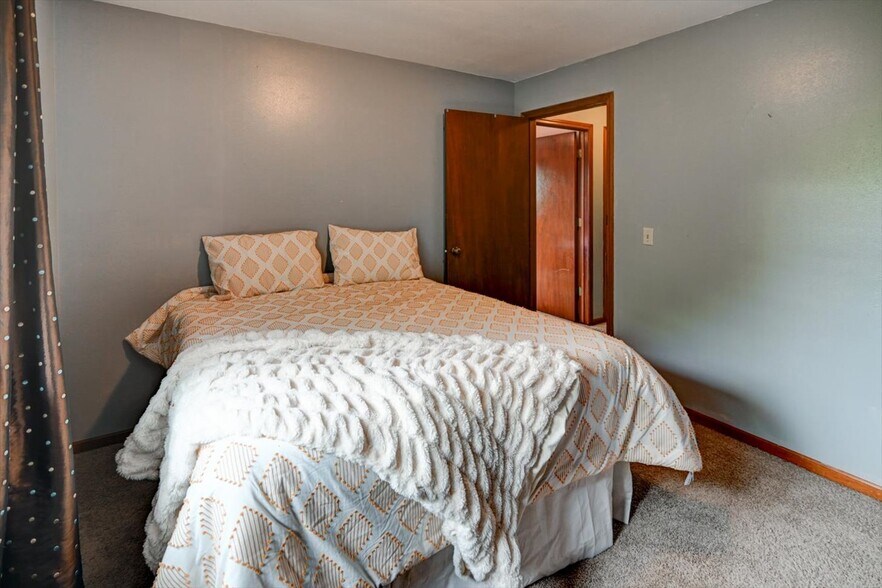 Building Photo - 2850 Cimarron Trl