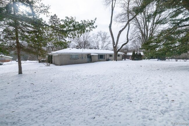 Building Photo - 851 Helston Rd