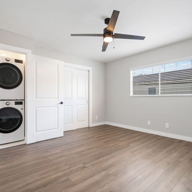 Interior Photo - Dream Montrose - 306 Stratford Street