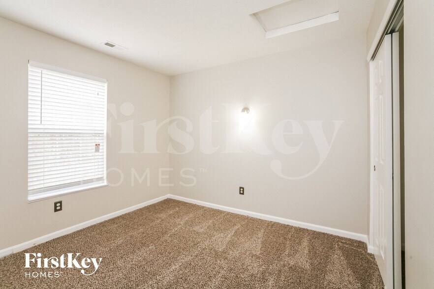 Building Photo - 7044 N Mesquite Ct