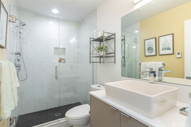 Building Photo - 2Bd/2Ba Seattle Townhouse