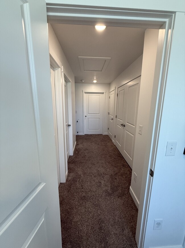Building Photo - 398 Grassland Dr