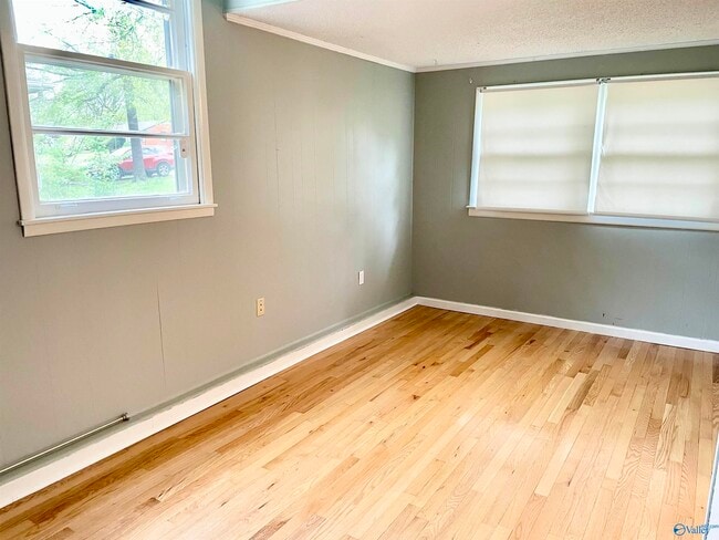 Building Photo - 612 Drummond Rd SW