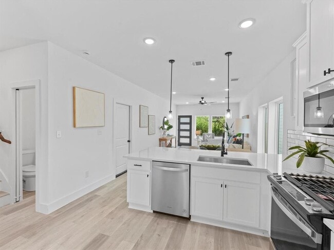 Building Photo - 1448 Dewalt St