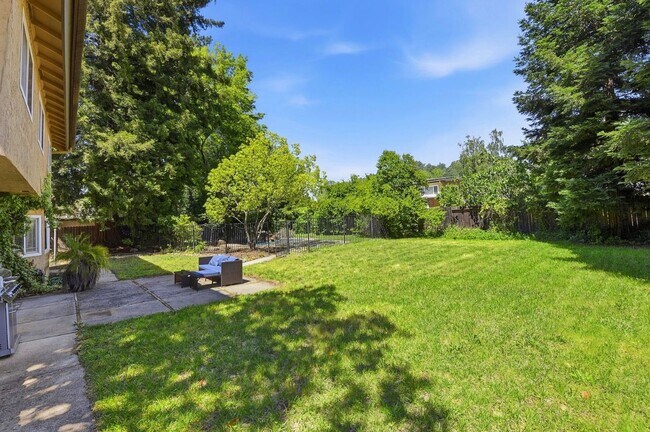 Building Photo - Wonderful 4bd/2.5ba Cameron Park Home with Pool and RV Access!