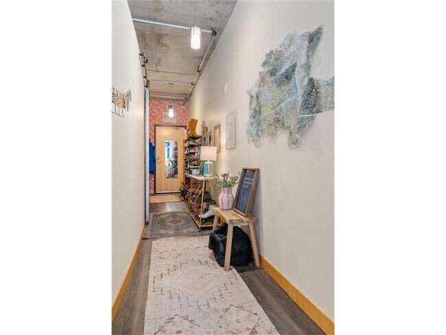 Building Photo - 720 N 4th St