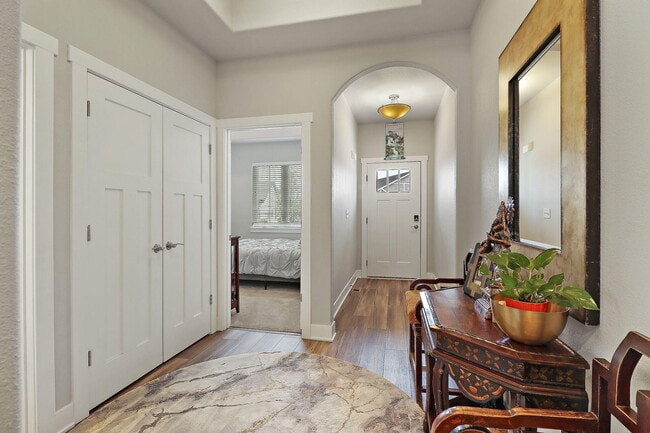 Building Photo - 4706 S Cottage Ln