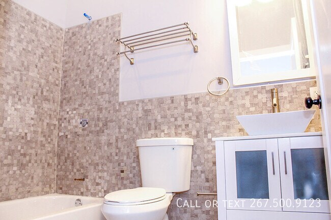 Building Photo - 1025 E Montgomery Ave