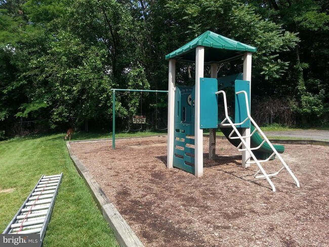 Building Photo - 2600 Indian Dr