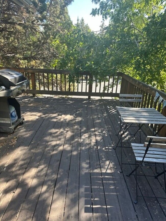 Building Photo - Single level home close to Mt View High School