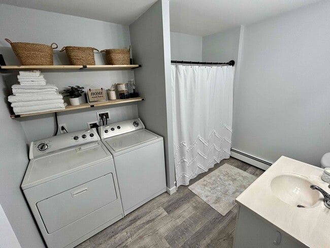 Building Photo - 882 Fuller Rd