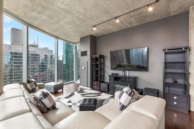 Building Photo - 600 N Fairbanks Ct